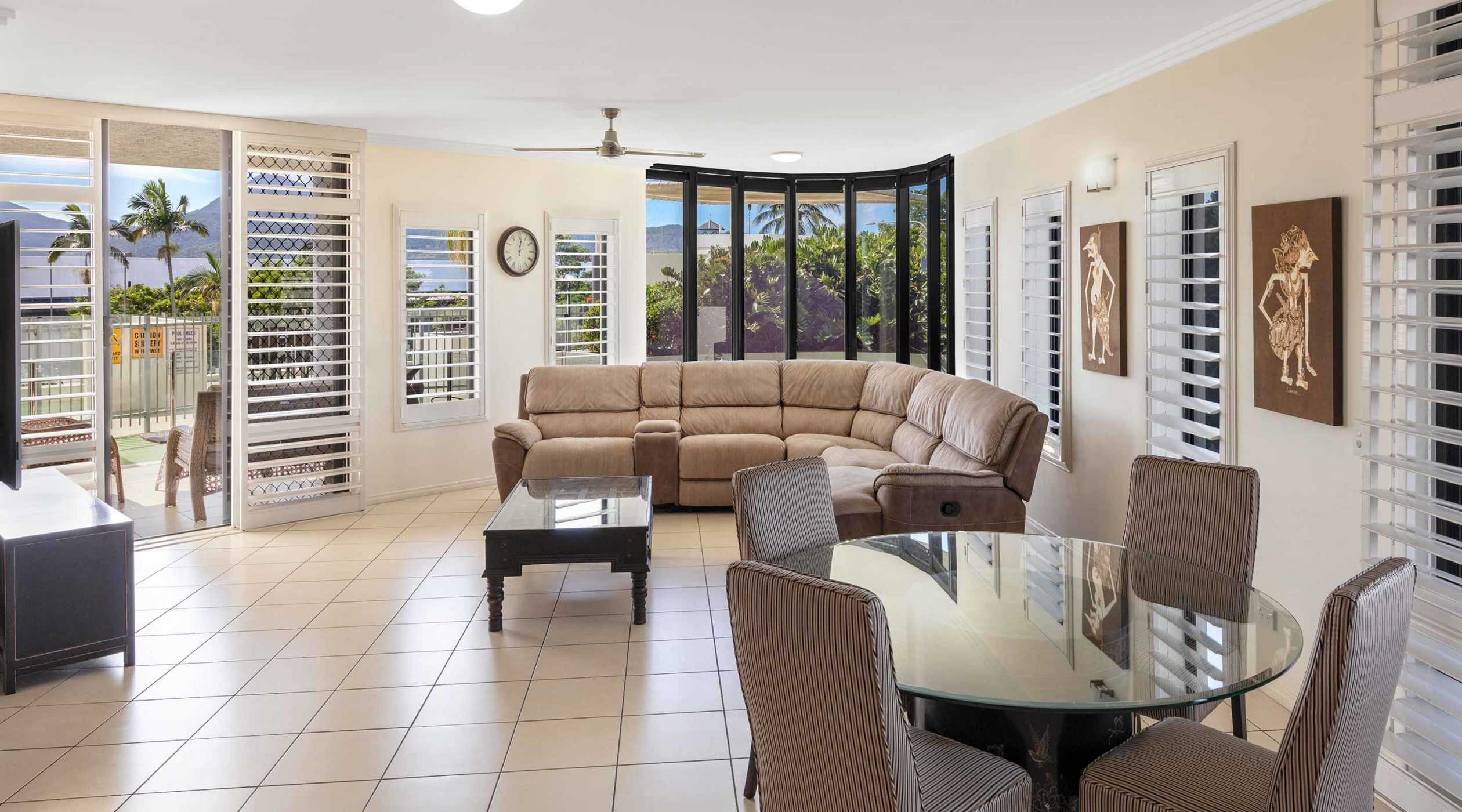 Three Bedroom Pool View - Living room